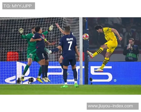 欧冠激战：AC米兰3-0巴黎圣日耳曼点球大战点燃全场激情